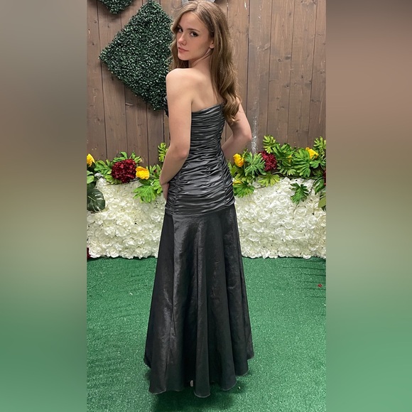 Jodi Kristopher evening gown - Picture 2 of 6